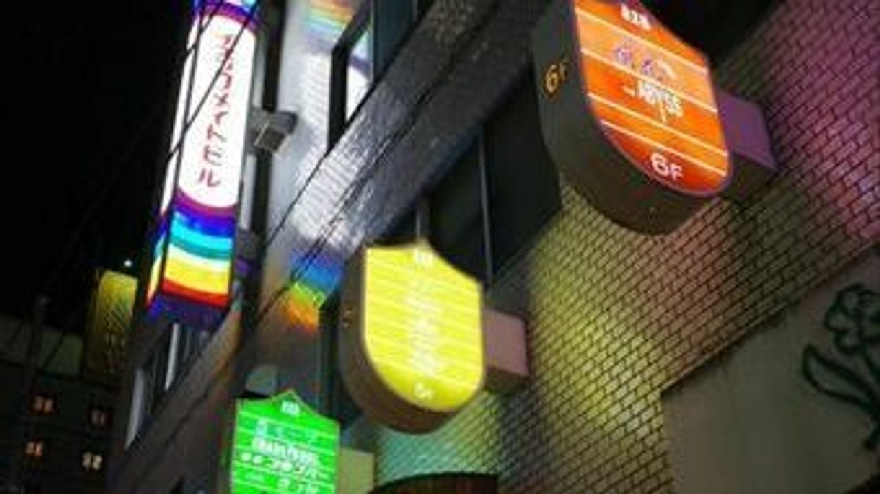 歌舞伎町のど真ん中にピアノ なぜ